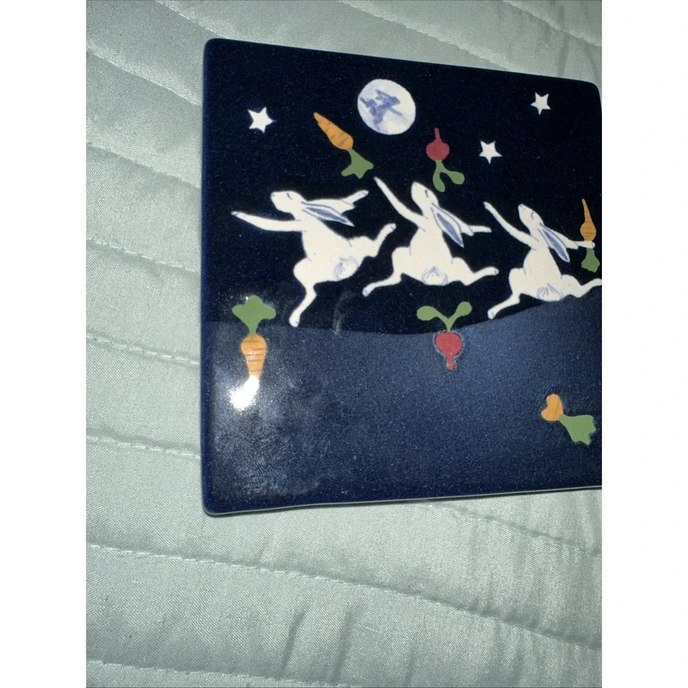 Karen Howell Pottery Rabbit Trivet 1987 Signed, 3 Dancing Rabbits Star   Pattern